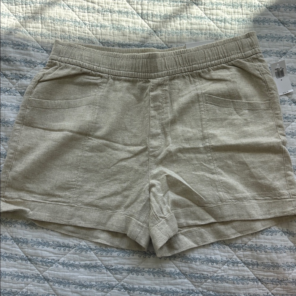 Old Navy Women's Light Tan Shorts
